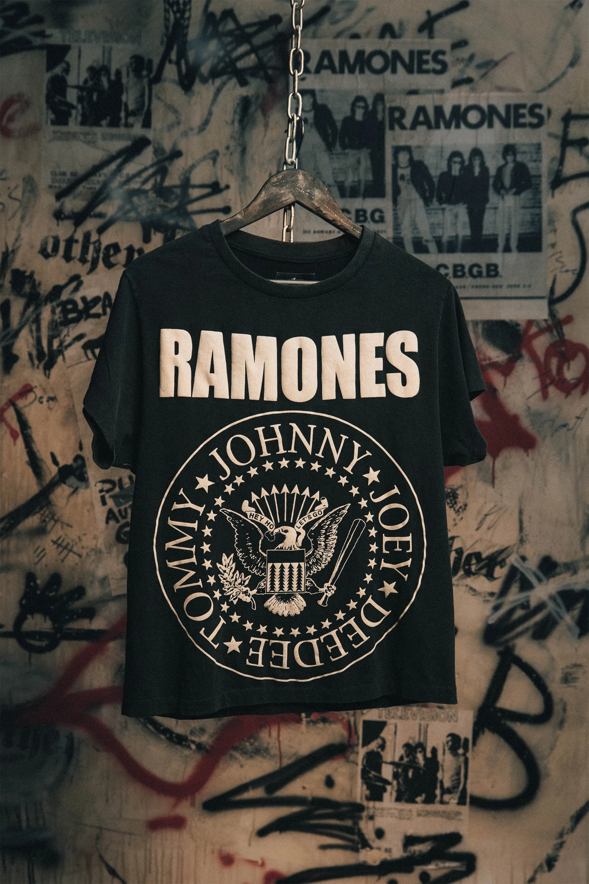 RAMONES CLASSIC SEAL VINTAGE T-SHIRT